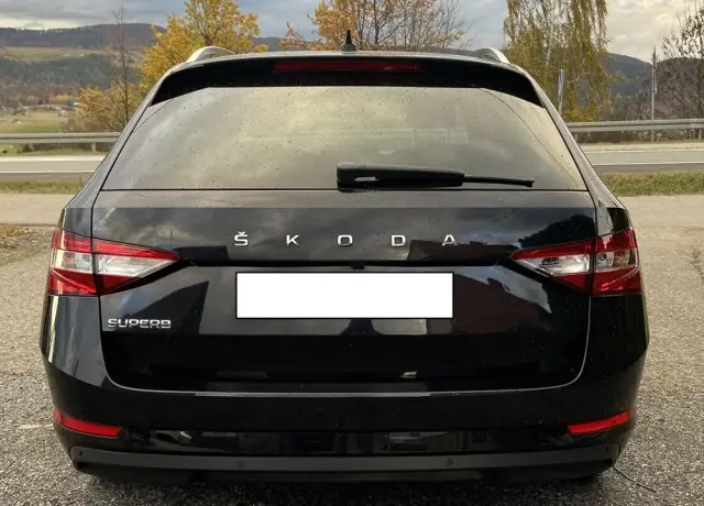 SKODA Superb 