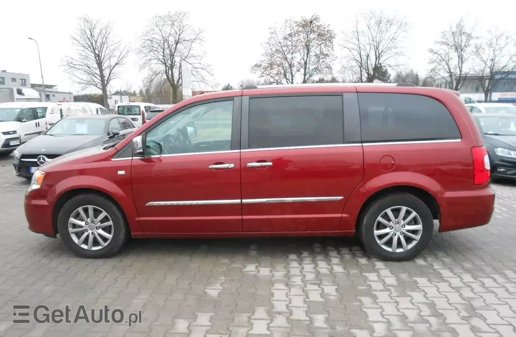 CHRYSLER Town & Country 