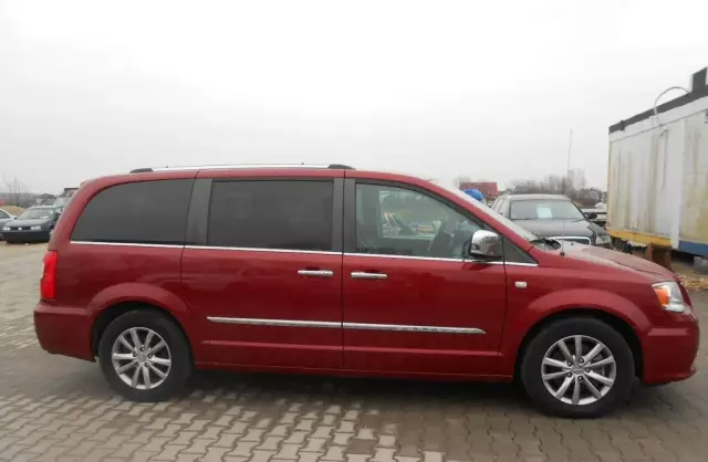 CHRYSLER Town & Country 