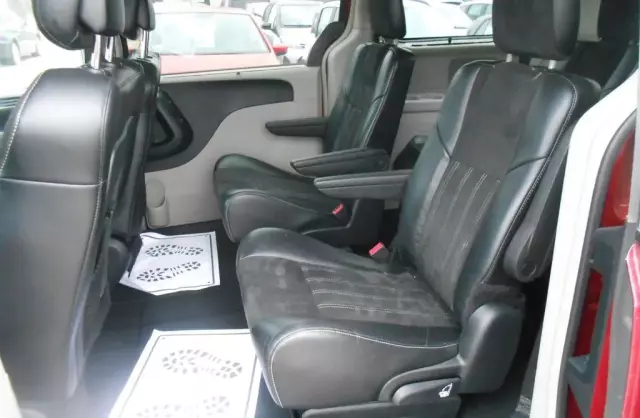 CHRYSLER Town & Country 