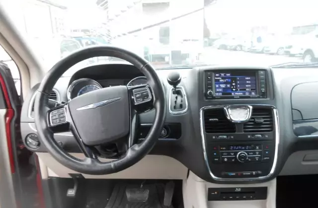 CHRYSLER Town & Country 