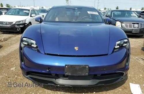 PORSCHE Taycan 