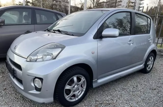DAIHATSU Sirion 1.3 i 16V (87 KM)