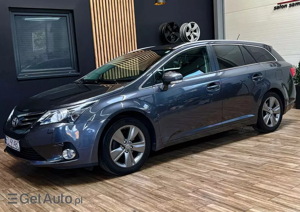 TOYOTA Avensis 1.8 Premium