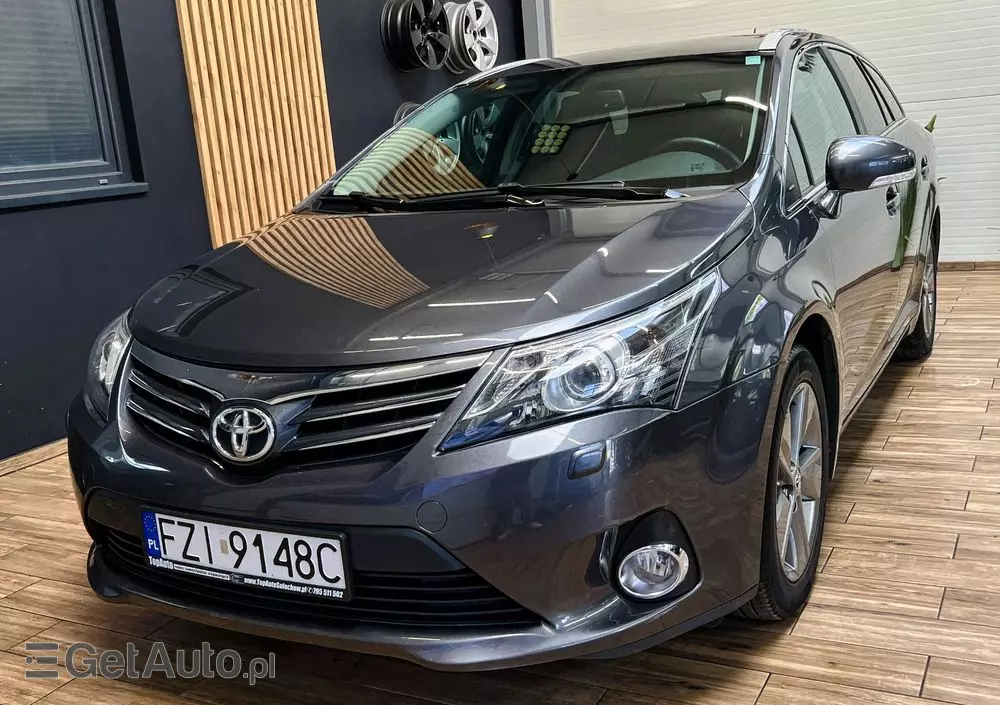 TOYOTA Avensis 1.8 Premium