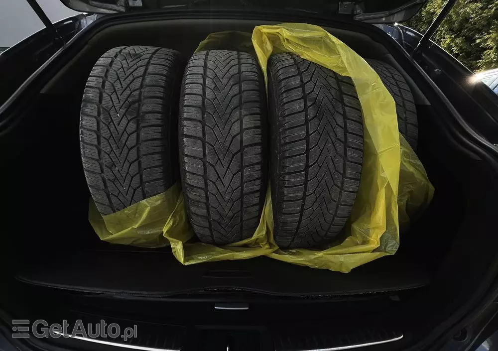 TOYOTA Avensis 1.8 Premium