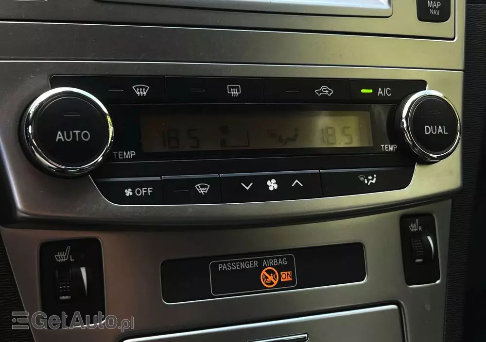 TOYOTA Avensis 1.8 Premium