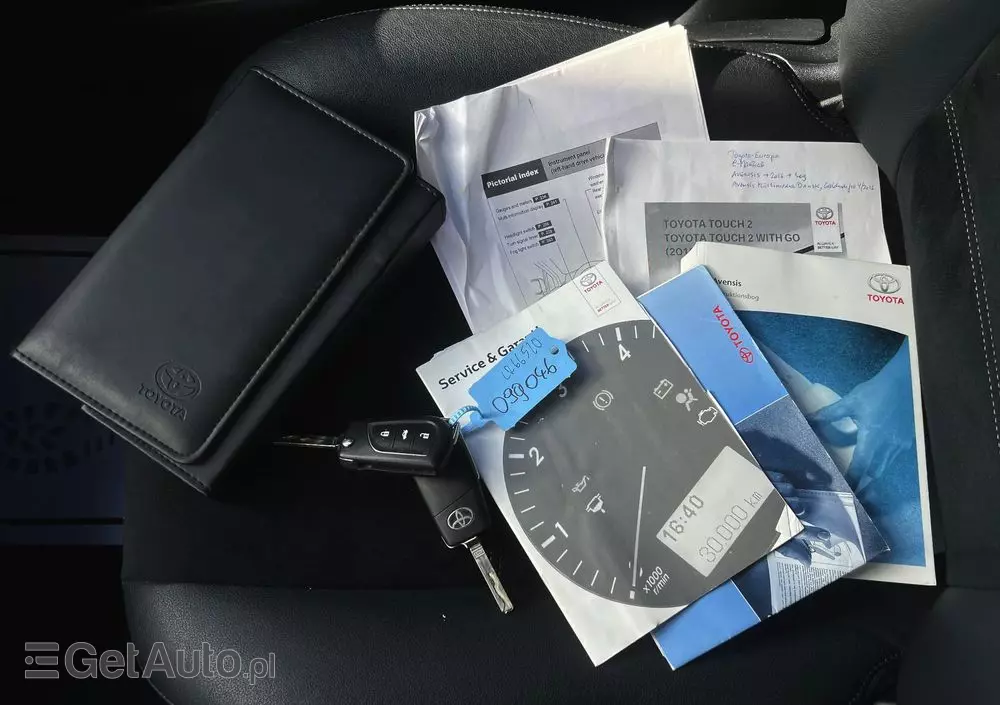 TOYOTA Avensis 1.8 Premium