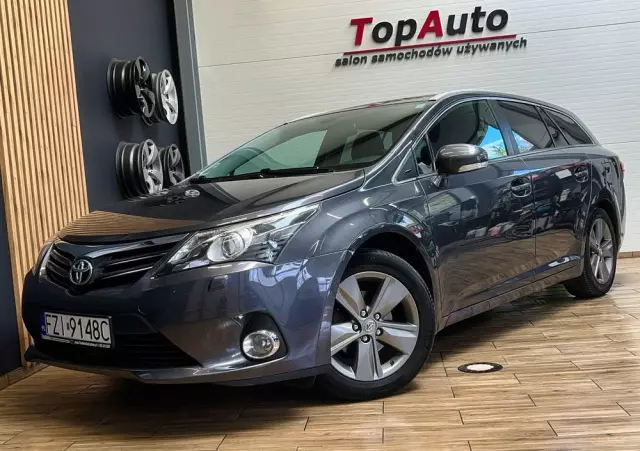 TOYOTA Avensis 1.8 Premium