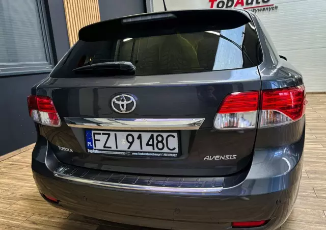 TOYOTA Avensis 1.8 Premium