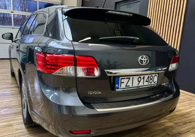 TOYOTA Avensis 1.8 Premium