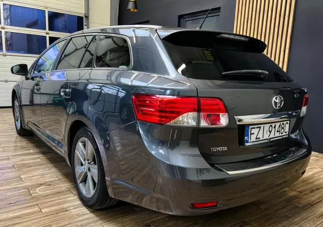 TOYOTA Avensis 1.8 Premium