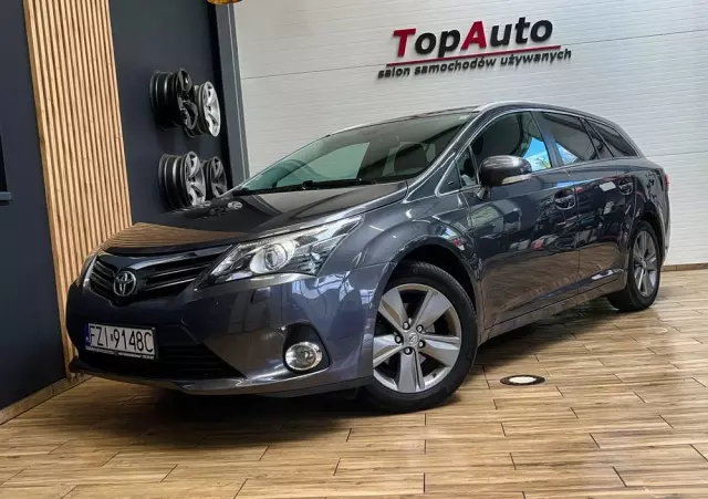 TOYOTA Avensis 1.8 Premium