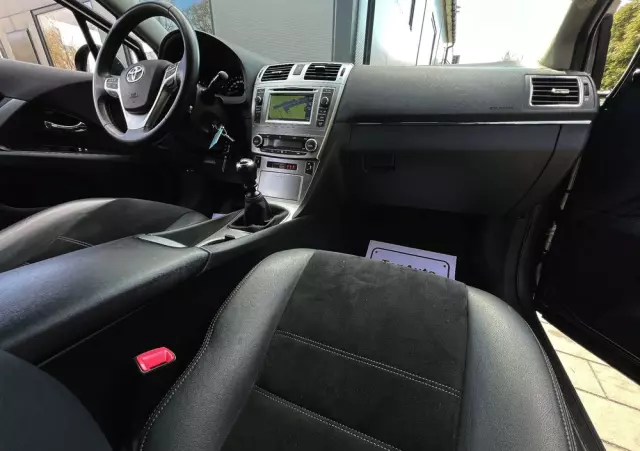 TOYOTA Avensis 1.8 Premium