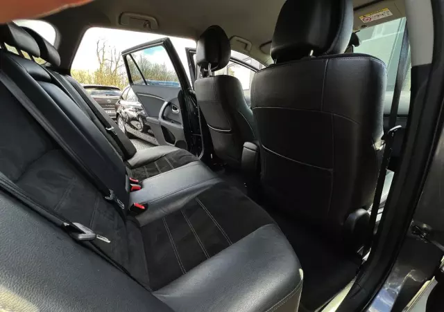 TOYOTA Avensis 1.8 Premium