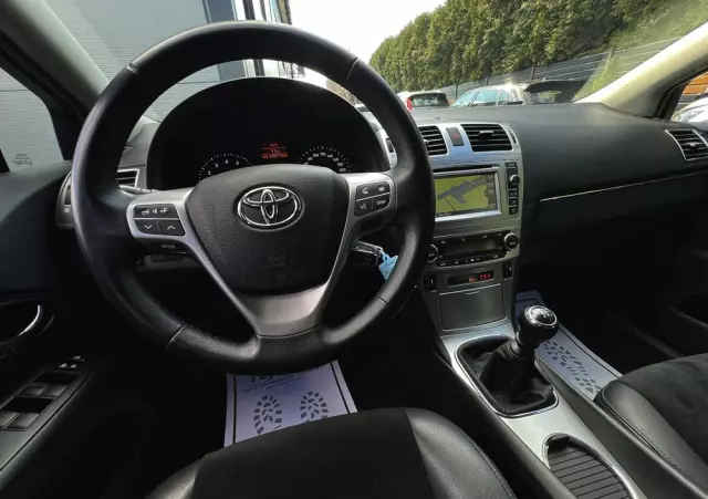 TOYOTA Avensis 1.8 Premium