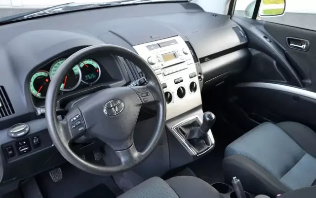 TOYOTA Corolla Verso 