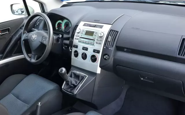 TOYOTA Corolla Verso 