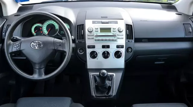 TOYOTA Corolla Verso 