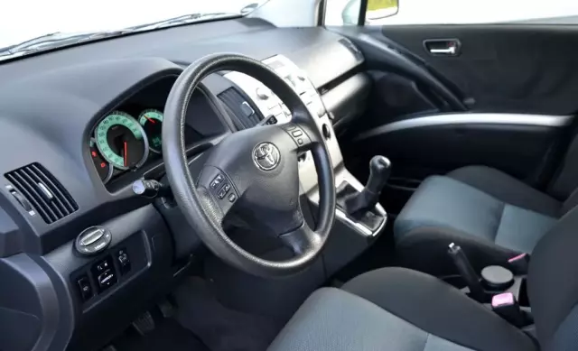 TOYOTA Corolla Verso 