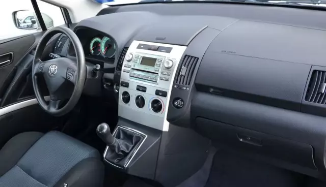 TOYOTA Corolla Verso 