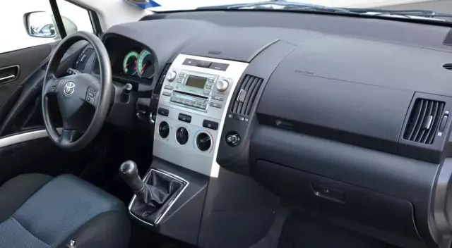 TOYOTA Corolla Verso 