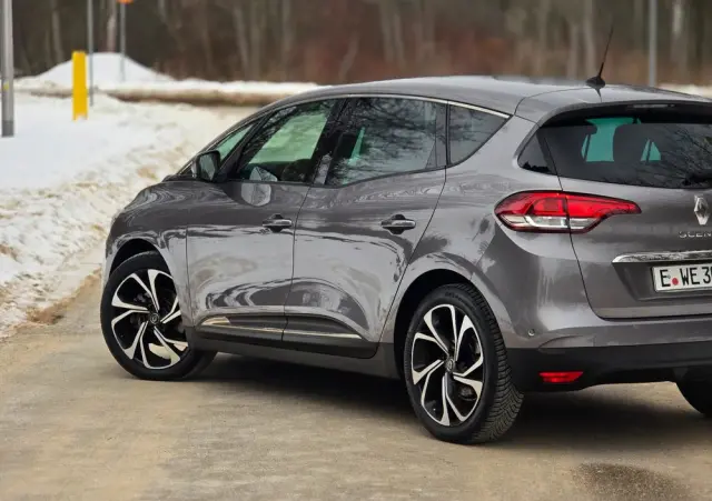 RENAULT Scenic 