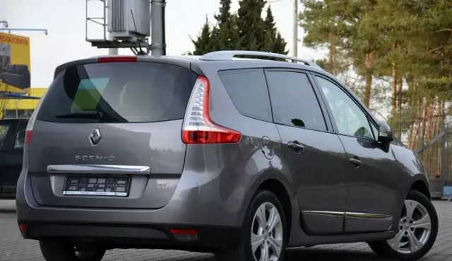 RENAULT Grand Scenic 