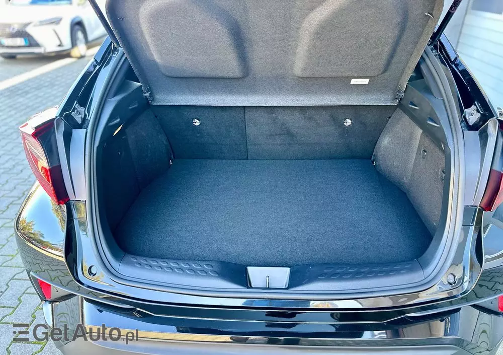 TOYOTA C-HR 2.0 Hybrid Black Edition