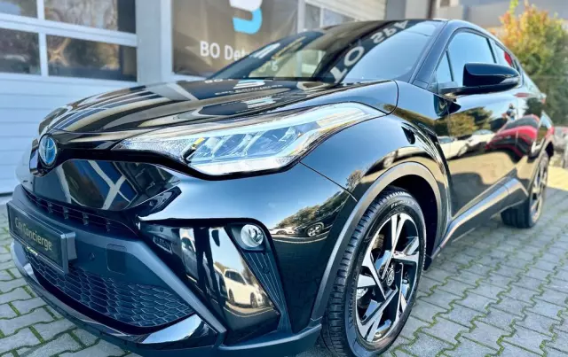 TOYOTA C-HR 2.0 Hybrid Black Edition