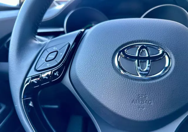 TOYOTA C-HR 2.0 Hybrid Black Edition