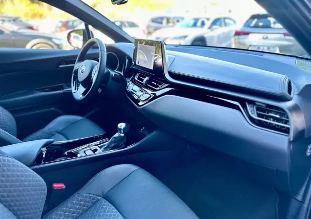 TOYOTA C-HR 2.0 Hybrid Black Edition