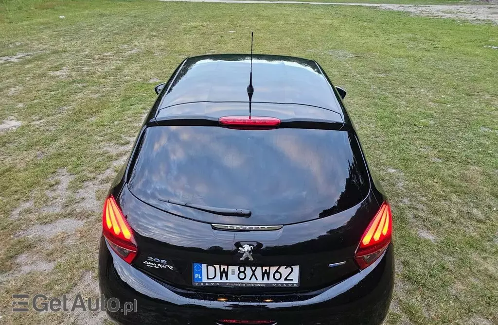 PEUGEOT 208 