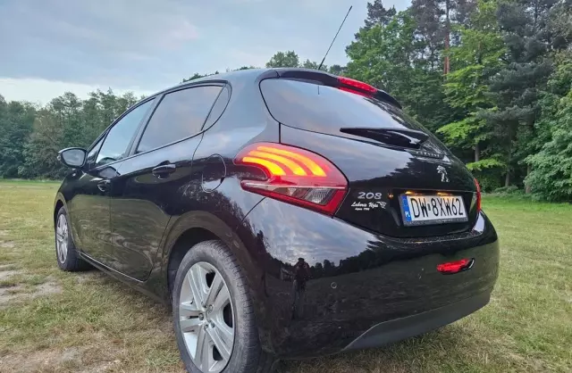 PEUGEOT 208 