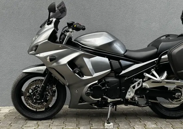 SUZUKI GSX-F - Katana 