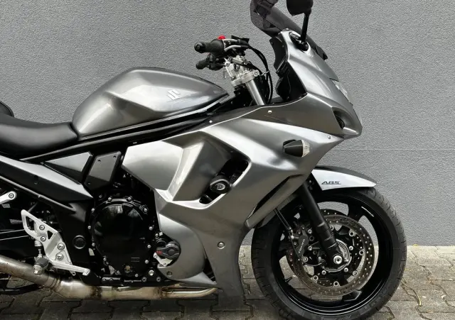SUZUKI GSX-F - Katana 