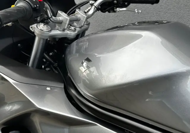 SUZUKI GSX-F - Katana 