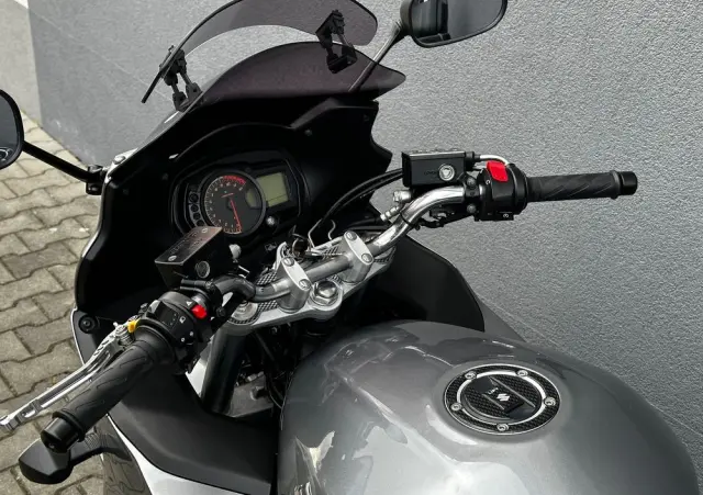 SUZUKI GSX-F - Katana 