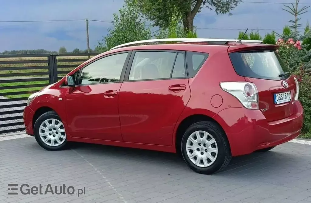 TOYOTA Verso 