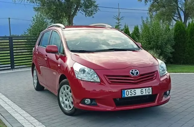 TOYOTA Verso 