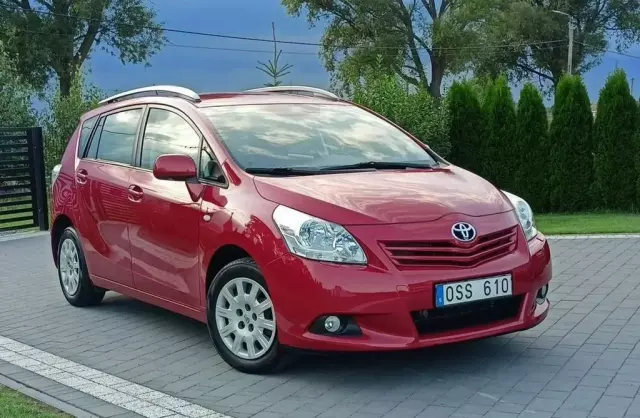 TOYOTA Verso 