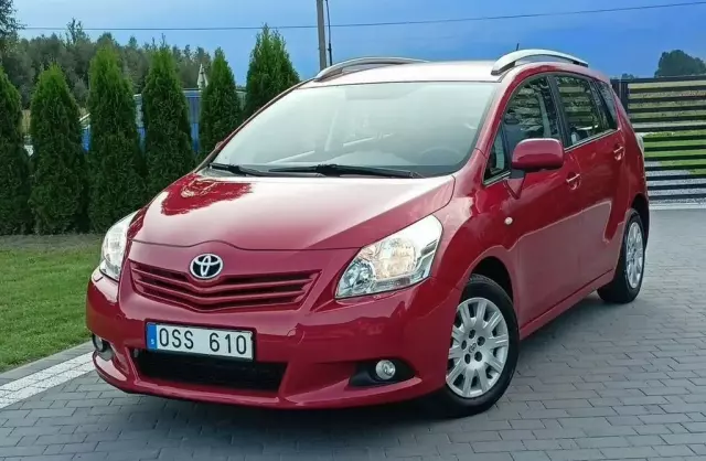 TOYOTA Verso 