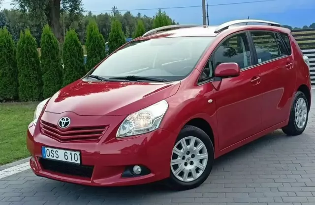 TOYOTA Verso 
