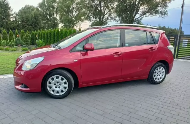TOYOTA Verso 