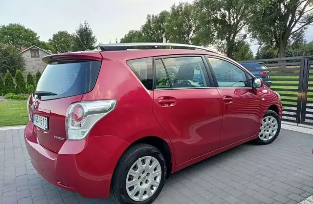 TOYOTA Verso 