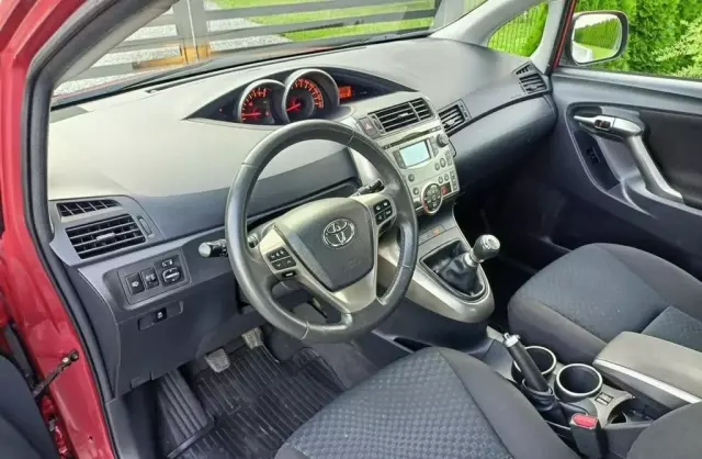 TOYOTA Verso 