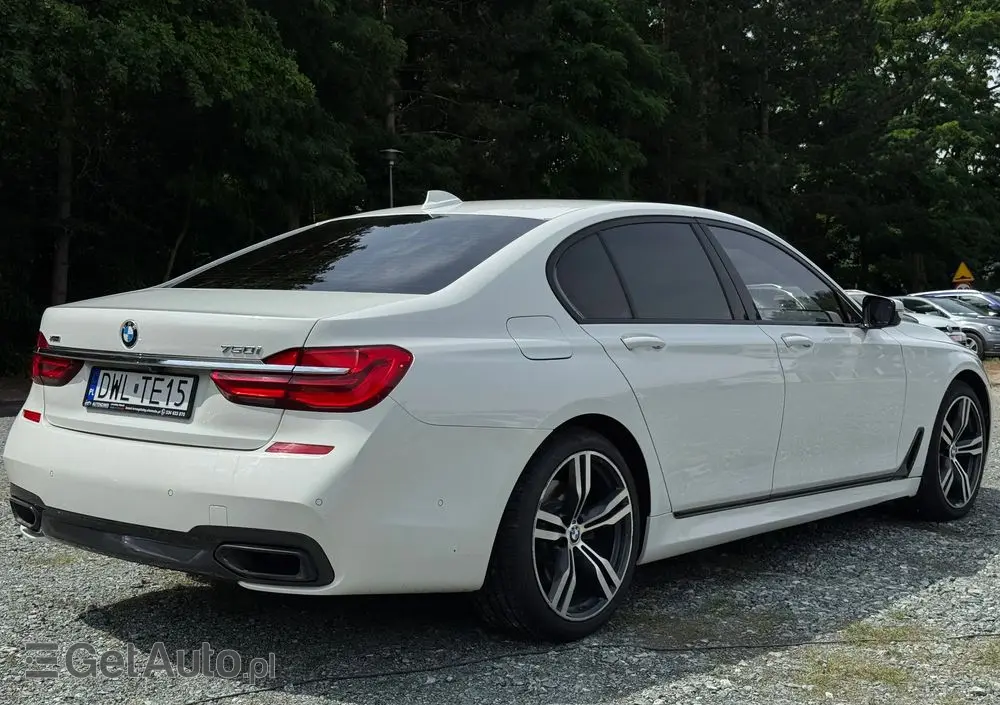 BMW Seria 7 750i xDrive