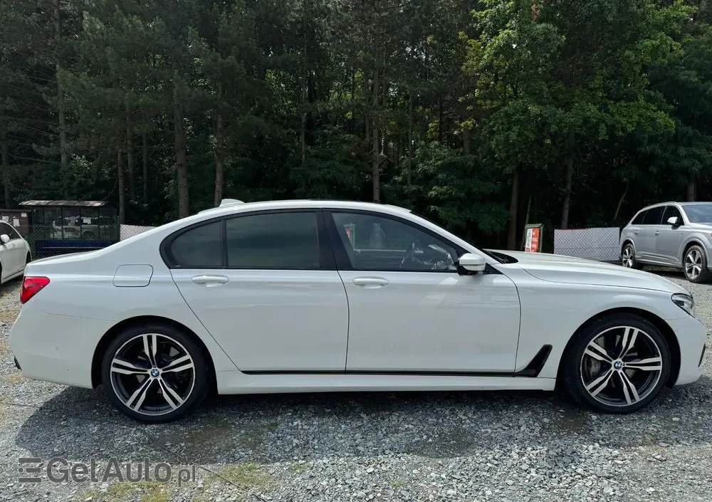 BMW Seria 7 750i xDrive