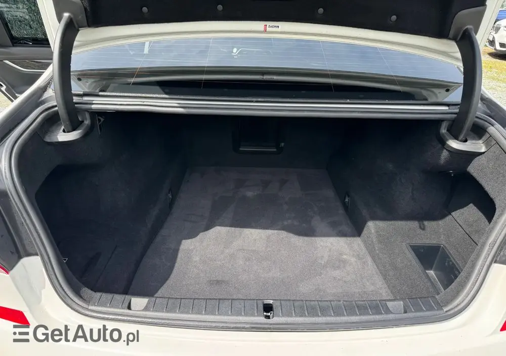 BMW Seria 7 750i xDrive