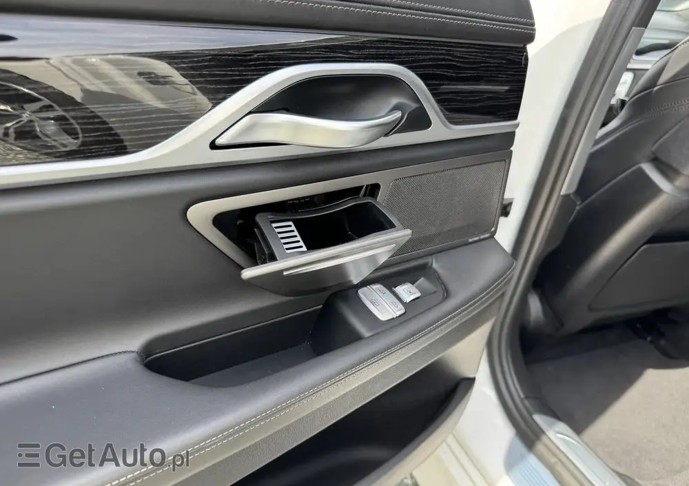 BMW Seria 7 750i xDrive